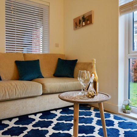 Luxury 2 Bed Apartment With Parking Near London Swanscombe Exterior foto