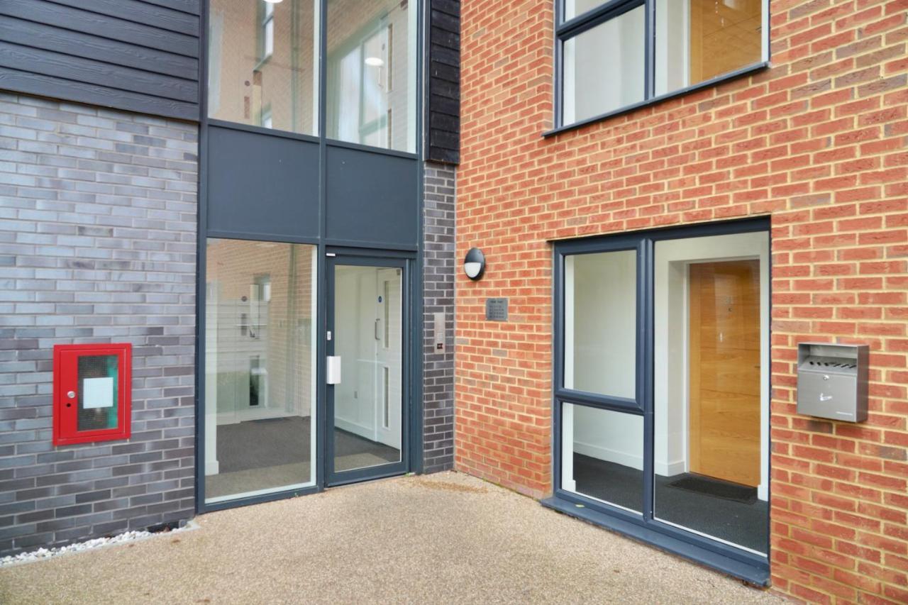 Luxury 2 Bed Apartment With Parking Near London Swanscombe Exterior foto